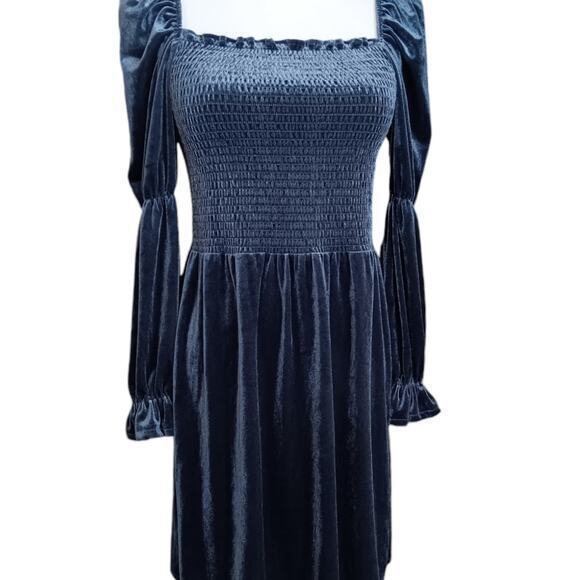 NEW MACY'S‎ Smocked Velvet Dress Square Neck Puff Sleeves Blue Size Medium - Picture 5 of 14